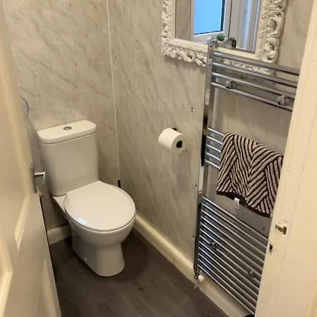 18 Anchor Road Guest house *